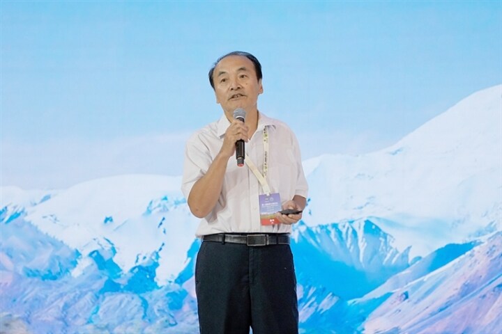     国务院参事、北京师范大学教授 葛剑平