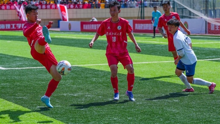 本版图片均由 闫鸿 摄